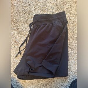 lululemon draw front shorts size 6!